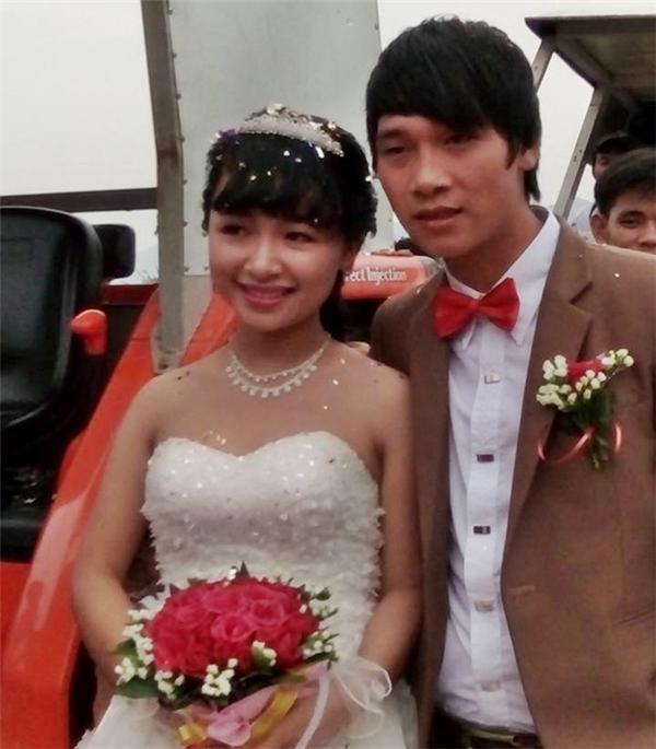 
Cô dâu Thảo Vân và chú rể Bá Lương rạng rỡ trong đám cưới. Ảnh: H.H.