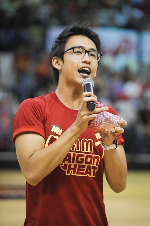 
Quang Bảo trong vai trò MC của Giải Bóng Rổ Nhà Nghề Đông Nam Á mùa thứ 3