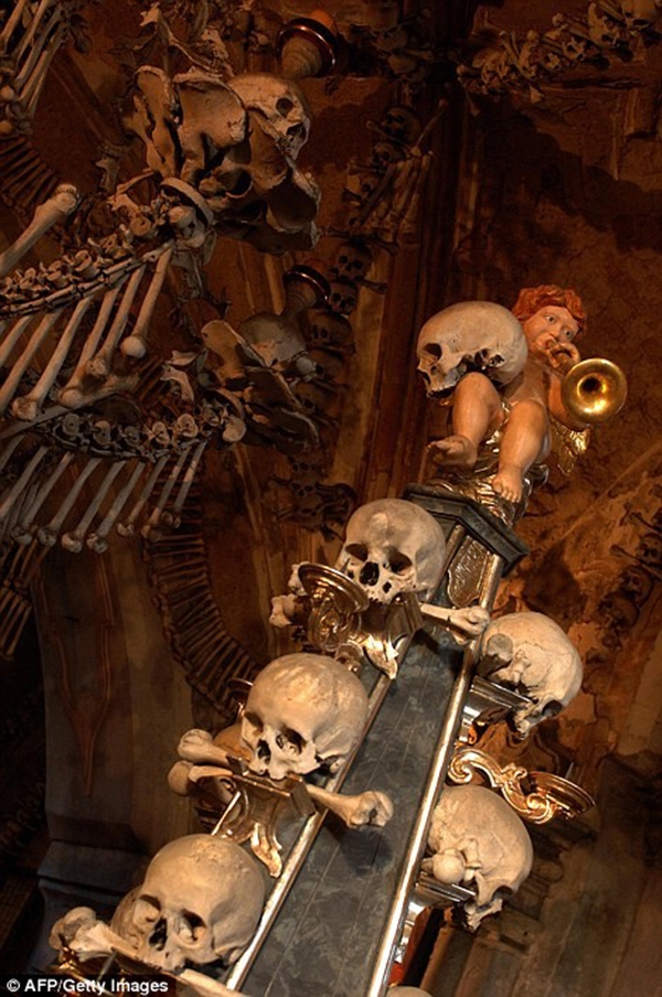 
Tháng 7/2008, nhà thờ xương người Sedlec Ossuary được Unesco đưa vào danh sách Di sản văn hóa thế giới.(Ảnh: Internet)