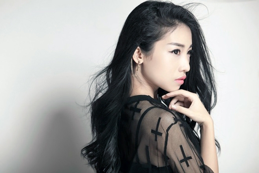 
Sắp tới, Hằng BingBoong sẽ còn là cái tên hot trong làng nhạc Việt khi cô chính thức là cái tên của mùa 2 The Remix 2016.