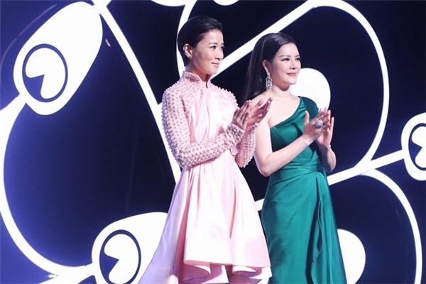 
Tháng 11 vừa qua, Lynk Fashion Show đã diễn ra thành công ở TP.HCM. Tuy nhiên, khán giả Việt vẫn bất ngờ khi sau đó, Lý Nhã Kỳ khẳng định, có người mẫu đã bỏ show vì không được giao vị trí mà cô mong muốn. 
