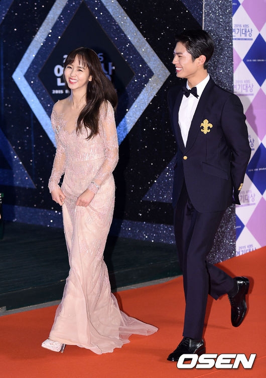 Sao nhí Kim So Hyun tỏa sáng tại thảm đỏ lễ trao giải KBS