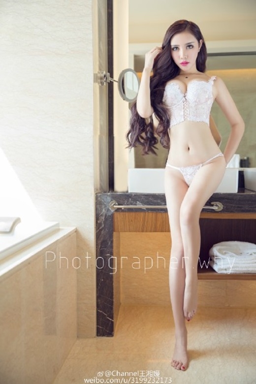 
Vương Tương Viên còn từng giành rất nhiều giải thưởng cao trong các cuộc thi nhan sắc như Top 10 mẫu áo tắm Trung Quốc, Hoa hậu Bikini qua ảnh, Siêu mẫu 2013... (Ảnh: Weibo)