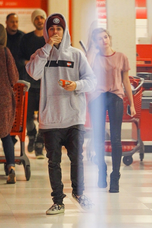 Chia tay Selena, Justin vướng nghi án hẹn hò siêu mẫu nóng bỏng