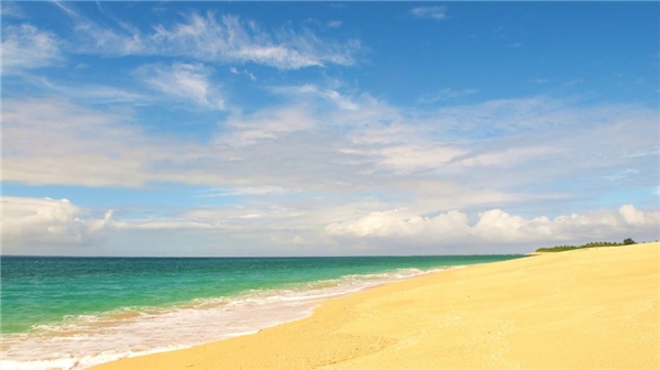 
Đảo Jomalig Island, Philippines: Có người ví Jomalig giống như Boracay của 40 năm trước, lúc còn hoang dã, chưa phát triển, thích hợp cho những ai ưa thích cuộc sống trầm lặng. Đến đây không dễ dàng - bạn phải đi thuyền mất 5 tiếng, nhưng kết quả thật xứng đáng: bãi biển cát vàng mịn, nước trong vắt và ngập tràn ánh nắng. Ảnh: Hittnthetrail.