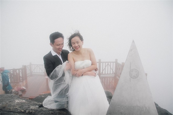 
Bức ảnh cưới độc đáo của cặp đôi Sài thành.
