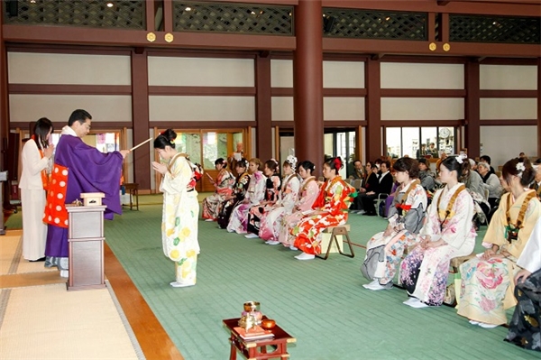 
Quang cảnh buổi lễ trưởng thành ở Nhật Bản, tuy nhiên trong số này liệu rằng có bao nhiêu phần trăm người muốn được hẹn hò và lập gia đình. (Ảnh: Internet)