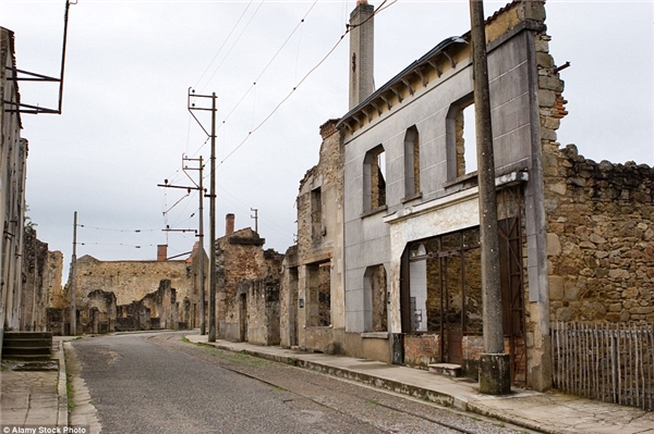 
Ngôi làng Oradour-sur-Glane ở Pháp bị quân phát xít phá hủy trong Thế chiến II, để lại nỗi ám ảnh sau cuộc tàn sát 642 người dân làng vào năm 1944. (Ảnh: Internet)
