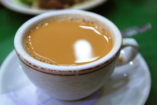 
Người Hồng Kông thường dùng một cốc trà sữa nóng sau khi dùng bữa trưa. (Ảnh: Internet)