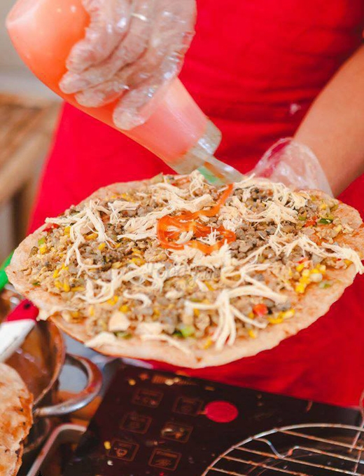 
Thương hiệu bánh tráng nướng “Piza Huê” không thể bỏ qua.