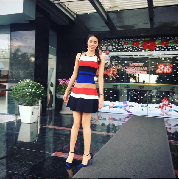 Hoa hậu Hoàn vũ 2015 liên tục “đụng hàng” với Phạm Hương