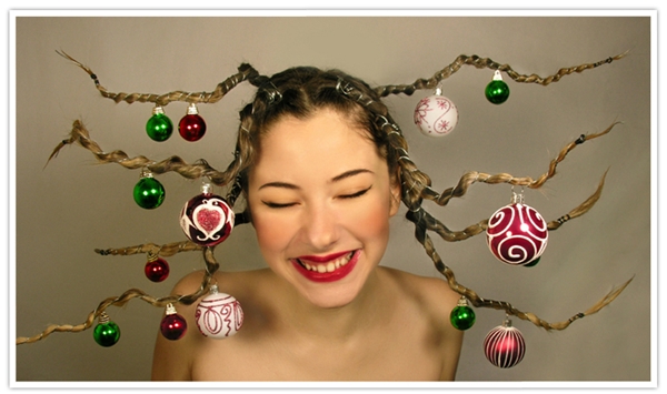  Bức ảnh một người mẫu tóc được tạo hình trong bộ ảnh Giáng sinh. (Ảnh: Internet)