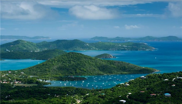
Vịnh Coral (St.John, đảo quần đảo Virgin, Mỹ), được xếp thứ 4, vì được đánh giá là nơi nghỉ dưỡng lí tưởng, ít ồn ào và náo nhiệt. Ảnh: New York Times