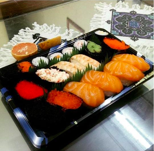 
Sushi đủ loại vừa tươi ngon lại cực kì thích mắt, chỉ nhìn thôi cũng đủ thấy “chịu không nổi. (Ảnh: Internet)