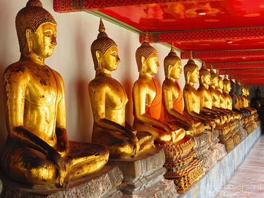 
Các pho tượng Phật vàng tọa trên đài sen tại đền Wat Pho, Bangkok. Ảnh: Conversanttraveller.