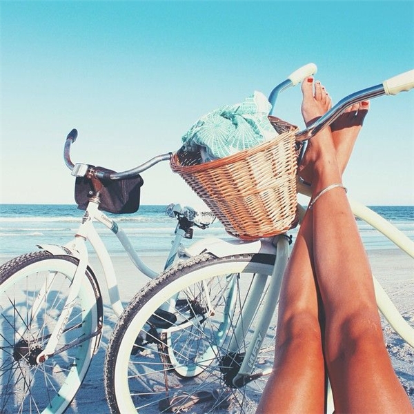 
Đạp xe để cơ thể tiếp xúc với ánh nắng vào sáng sớm. (Ảnh: Internet)