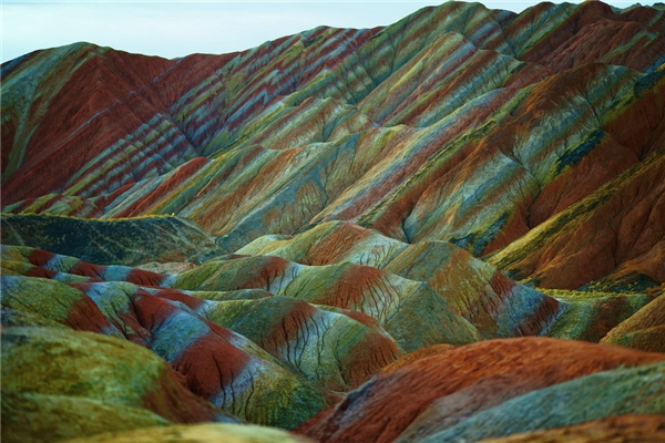 
Một góc của dãy núi đá nhiều màu (Ảnh: Internet)