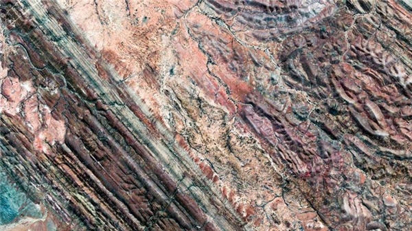 
Nằm cách thành phố Adelaide 600km, thị trấn Andamooka nổi tiếng là một vùng đất với rất nhiều mỏ đá quý. (Ảnh Google Earth)