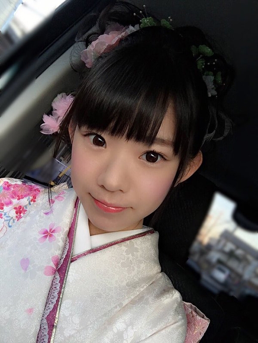 
Marina khỏe ảnh mặc kimono trong lễ thành nhân (lễ mừng 20 tuổi) sắp tới của mình. (Ảnh: nagasawa_marina)