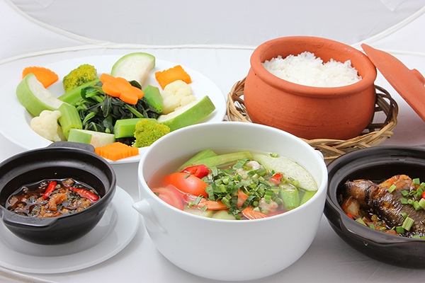 
Bữa cơm truyền thống của người Việt bao giờ cũng có món canh. (Ảnh: Internet)