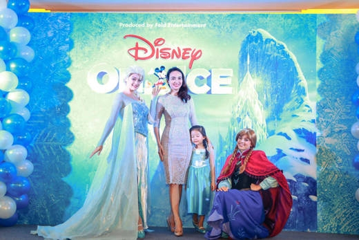 Nữ hoàng băng giá Elsa đến Việt Nam chuẩn bị cho buổi nhạc kịch trên băng của Disney