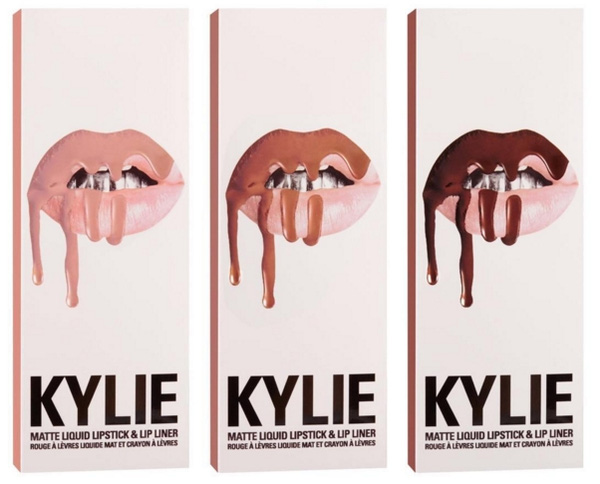 
Trong dòng son mang tên Kylie Lip Kit mà Kylie Jenner từng giới thiệu trước đó, nữ người mẫu đã mang đến 3 tông màu từ dịu ngọt đến cá tính, sắc sảo. Ngay khi mở bán online, chỉ trong vòng khoảng 1 phút, toàn bộ các màu son đã được “tẩu tán” sạch. Đây được xem là một hiện tượng chưa từng có trong lịch sử của dòng son môi lì trên thị trường bởi gần như chất son này cũng khá kén người mua.