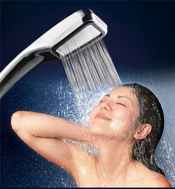 
Hãy tắm vào buổi sáng nếu bạn có làn da nhờn. (Ảnh: Internet)