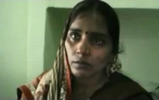 
Vẻ mặt thất thần của mẹ bé - chị Anita Tiwari. (Ảnh: Internet)