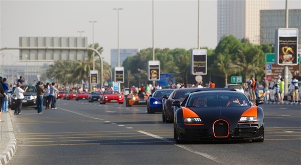 Ở Dubai, đến siêu xe cũng bị 