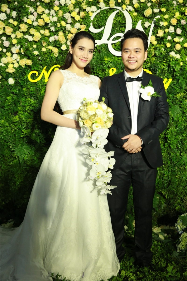 Cô dâu Trang Nhung đẹp lộng lẫy trong tiệc cưới tại Hà Nội - Tin sao Viet - Tin tuc sao Viet - Scandal sao Viet - Tin tuc cua Sao - Tin cua Sao