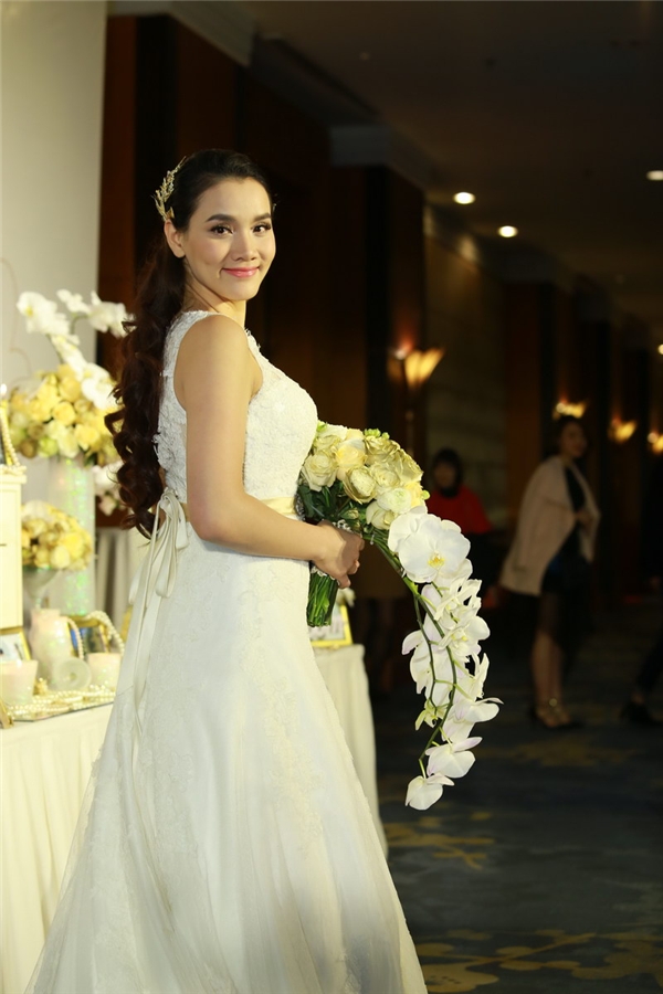 Cô dâu Trang Nhung đẹp lộng lẫy trong tiệc cưới tại Hà Nội - Tin sao Viet - Tin tuc sao Viet - Scandal sao Viet - Tin tuc cua Sao - Tin cua Sao