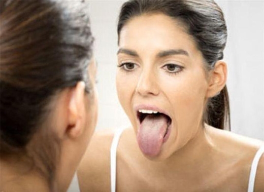 
Nóng bỏng trong lưỡi: cả miệng bạn sẽ có cảm giác nóng bỏng nếu đến tuổi mãn kinh. Còn nếu cảm thấy nóng trong lưỡi mà chưa đến tuổi mãn kinh, đặc biệt là trong thời kì kinh nguyệt, có thể bạn đã sử dụng kem đánh răng không phù hợp, nên thay đổi chúng. 