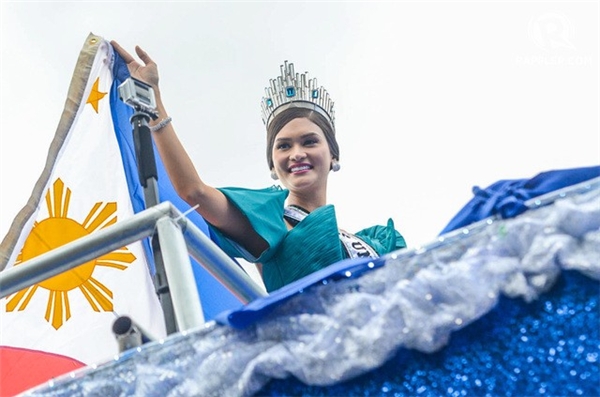 
Thủ đô Manila đã thực sự sống trong không khí lễ hội khi hàng trăm ngàn người đổ ra đường chào đón tân Hoa hậu.