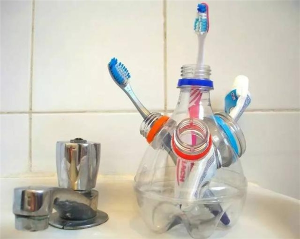 Cách tái chế chai nhựa thành những vật dụng hữu ích
