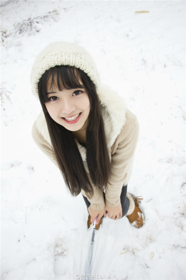 
“Cô bé mùa đông” với nụ cười toả nắng đang làm “điên đảo” cộng đồng mạng Trung Quốc. (Ảnh: Internet) 