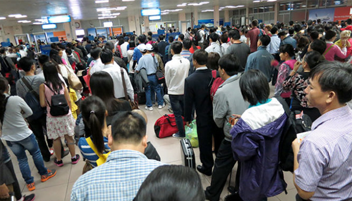 
Vào dịp Tết sân bay Tân Sơn Nhất luôn nóng vì có hàng nghìn khách đến làm thủ tục bay. Ảnh: Internet
