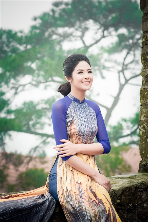 
Sau khi đăng quang Hoa hậu Việt Nam 2010, Ngọc Hân ngày càng được khen ngợi bởi vẻ ngoài sắc sảo, mặn mà. Ngoài việc tham gia các sự kiện, các hoạt động vì cộng đồng, Ngọc Hân còn ghi dấu ấn trong lĩnh vực kinh doanh, thiết kế thời trang.