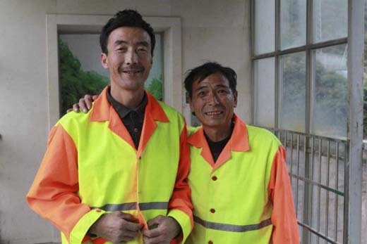 
Hai Người Nhện trên chính công nhân vệ sinh Liu Jiancheng và Zhang Chengqing. (Ảnh: Internet)