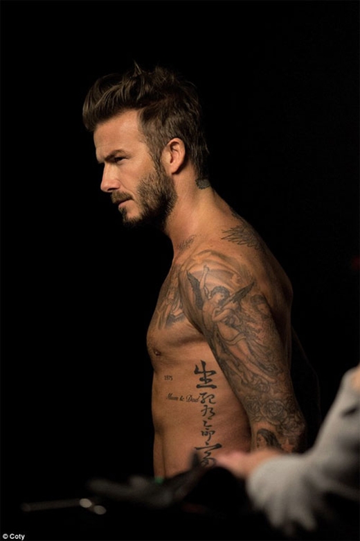 David Beckham điển trai, bán nude khi làm người mẫu