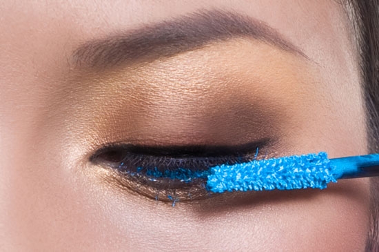 4 bí quyết để không “kinh dị” khi sử dụng mascara màu