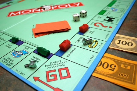
Cờ tỉ phú có tên tiếng Anh là Monopoly, nổi tiếng trên toàn thế giới và có cả phiên bản trò chơi điện tử. (Ảnh: Internet)