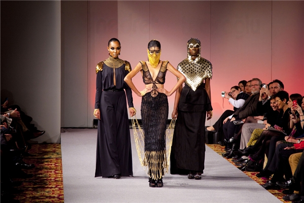
Hoàng Thùy từng giữ vị trí vedette trong một show diễn tại New York Couture Fashion Week 2012. - Tin sao Viet - Tin tuc sao Viet - Scandal sao Viet - Tin tuc cua Sao - Tin cua Sao