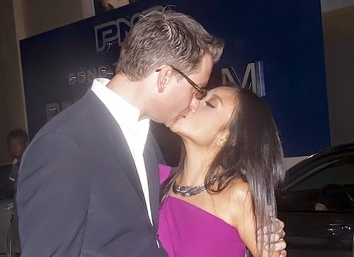 
Đoan Trang và chồng Tây cũng có nhiều nụ hôn say đắm vô cùng lãng mạn trước chốn đông người. - Tin sao Viet - Tin tuc sao Viet - Scandal sao Viet - Tin tuc cua Sao - Tin cua Sao