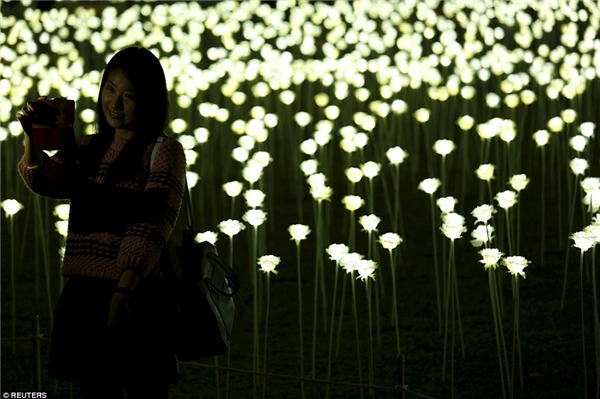 
Khu vườn kì diệu này đã phần nào biến ước mơ trở thành nhân vật nữ chính trong một bộ phim Hàn lãng mạn của nhiều cô gái thành hiện thực. (Ảnh: AP Hongkong)
