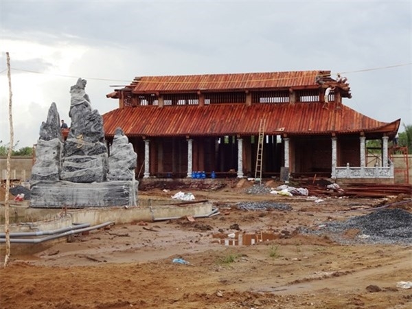 
Công trình Nhà thờ Tổ nghiệp của Hoài Linh đang dần hoàn thiện - Ảnh: Dương Cầm  - Tin sao Viet - Tin tuc sao Viet - Scandal sao Viet - Tin tuc cua Sao - Tin cua Sao