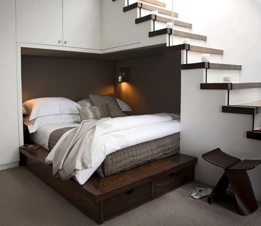 
Cũng là một trường hợp tận dụng diện tích dưới gầm cầu thang, nhưng lần này bạn có thể thiết kế không gian đó thành một chốn nghỉ ngơi thực sự. (Ảnh: Internet)