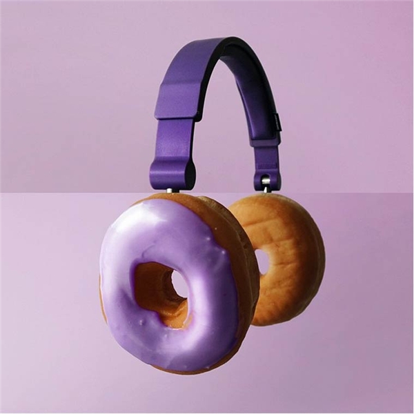 
Tai nghe bằng donut tím. (Ảnh: Internet)