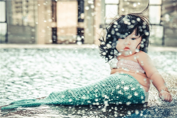
Recently, a set of mermaid photos of a 6-month-old girl made many people laugh at the indescribable cuteness.  Photo: Chu Thuan Phat.