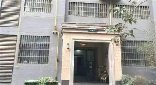 
Căn hộ nơi xác một phụ nữ bị mắc kẹt trong thang máy hơn 1 tháng được tìm thấy (Ảnh: Shanghaiist)