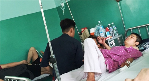 
Nạn nhân Nguyễn Văn Phong đang điều trị tại bệnh viện 175. (Ảnh: VietNamNet)
